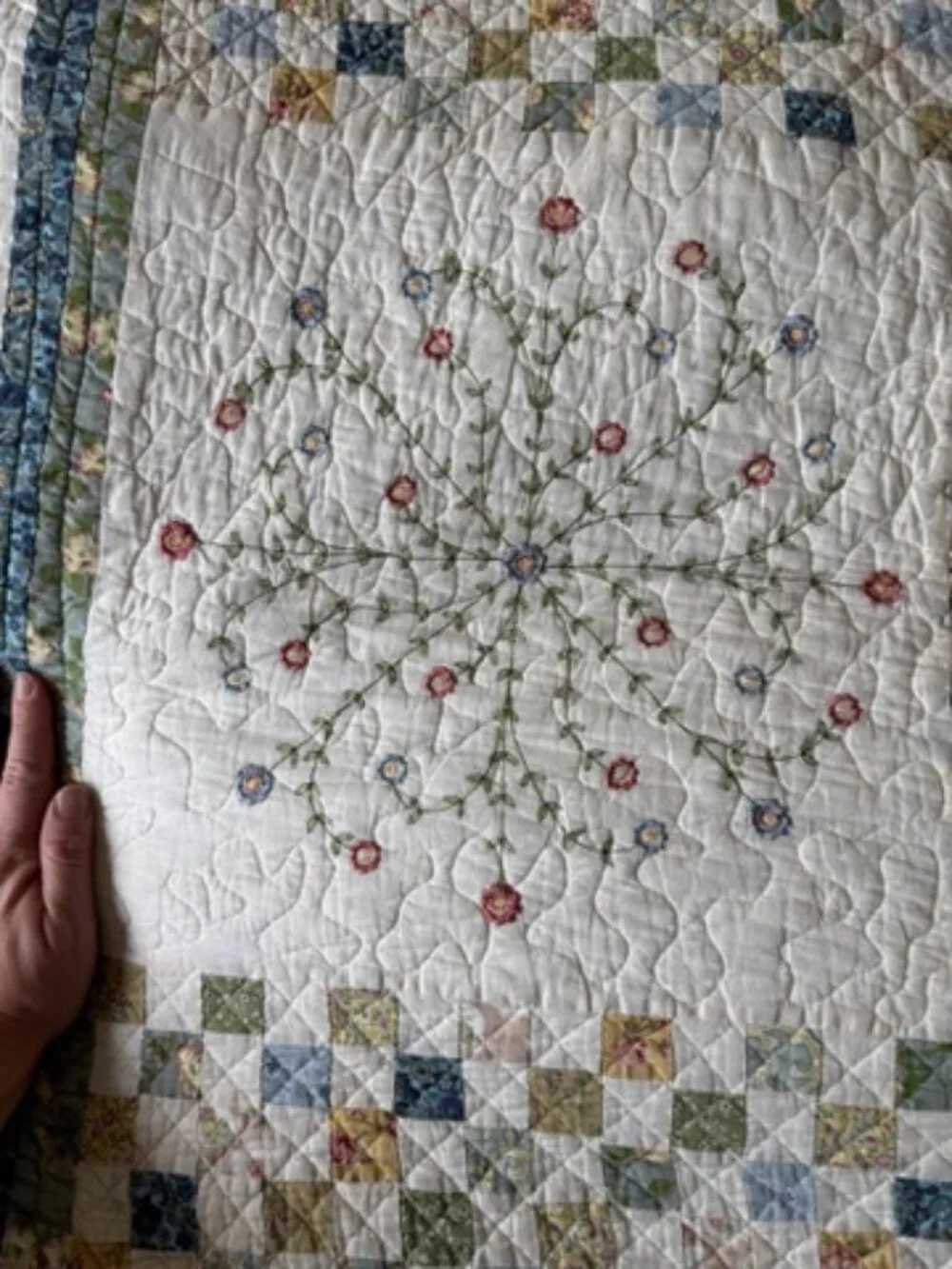 Keepsake Embroidered Patchwork Cotton Nostalgia Home Emily Quilt